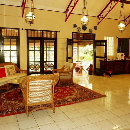 Cemara'S Homestay Бату Экстерьер фото